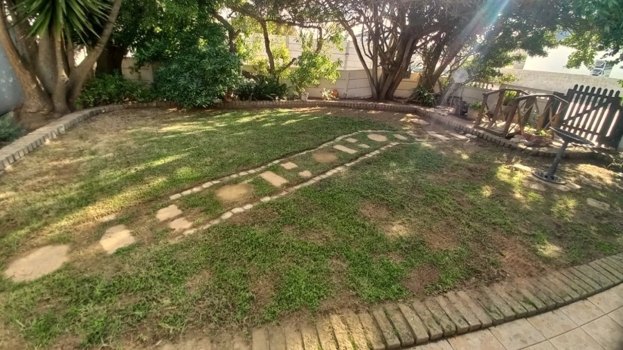 4 Bedroom Property for Sale in Britannia Bay Western Cape